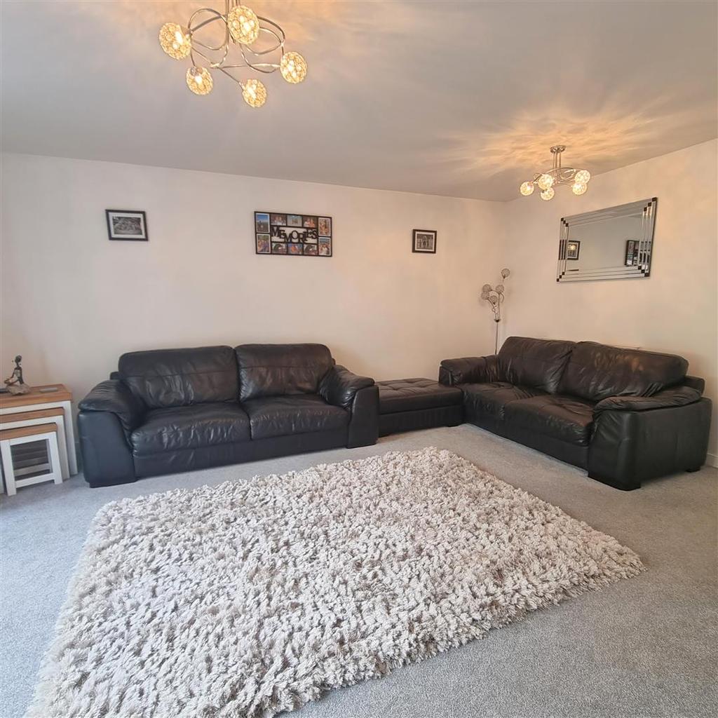 Wood Green, Bridgend 3 bed end of terrace house £194,950