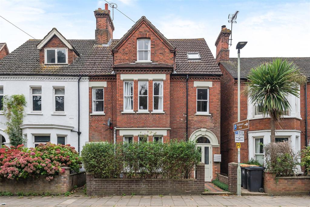 Foster Hill Road, Bedford 6 bed semidetached house £625,000