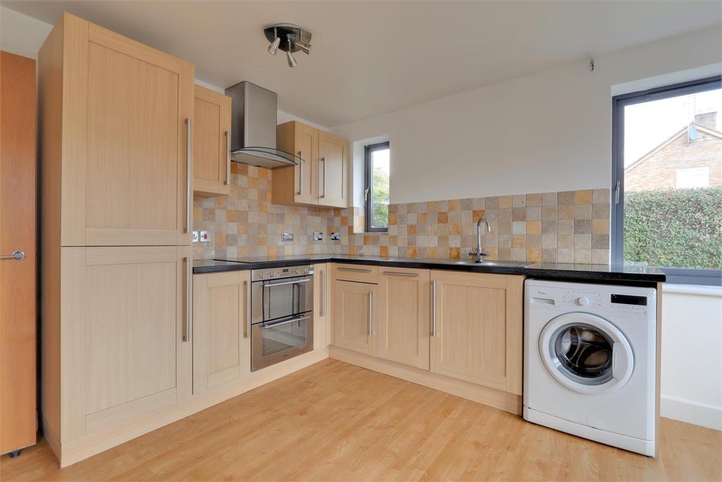 Griffiths Avenue, Cheltenham, GL51 1 bed apartment £700 pcm (£162 pw)