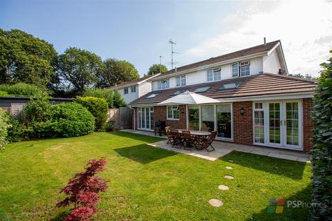 1 Bramber Close, Haywards Heath, RH16 4AZ