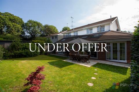 1 Bramber Close, Haywards Heath, RH16 4AZ