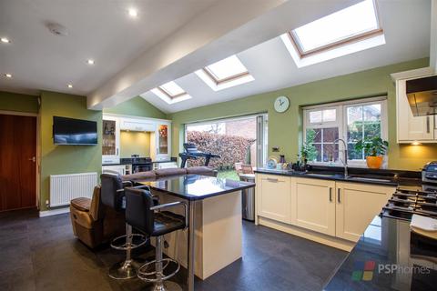 1 Bramber Close, Haywards Heath, RH16 4AZ