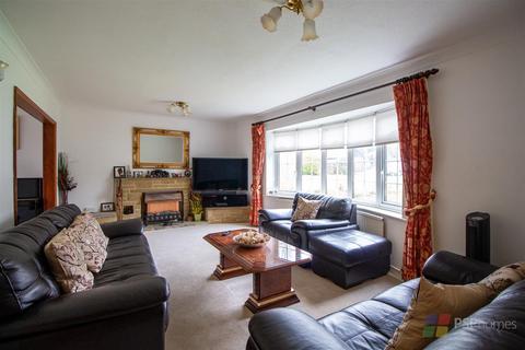 1 Bramber Close, Haywards Heath, RH16 4AZ