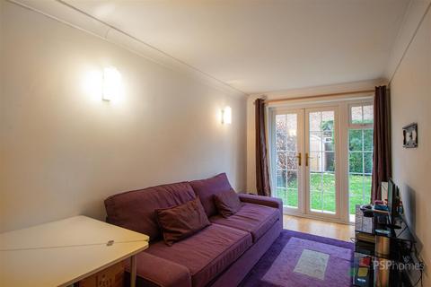 1 Bramber Close, Haywards Heath, RH16 4AZ