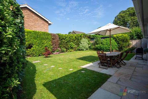 1 Bramber Close, Haywards Heath, RH16 4AZ