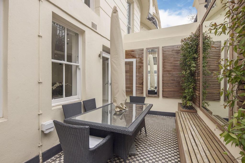 Garden House, Kensington Gardens Square, Bayswater, London, W2 3 bed