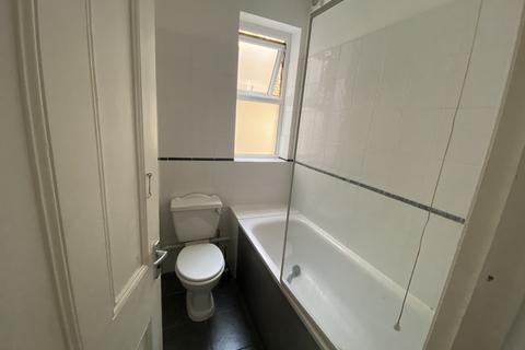 2 bedroom flat to rent, Bavent Road,  London, SE5