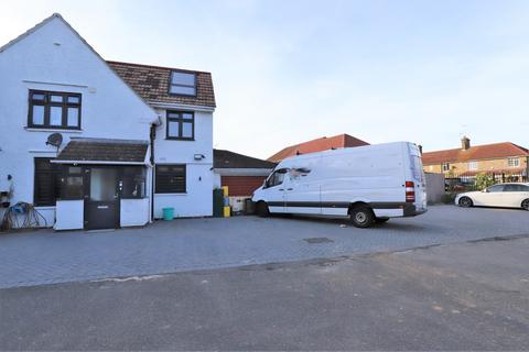123 Central Avenue, Hayes, UB3 2BS