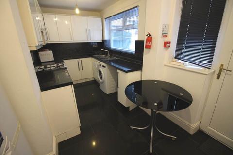 5 bedroom terraced house to rent, Nadine Street, Salford