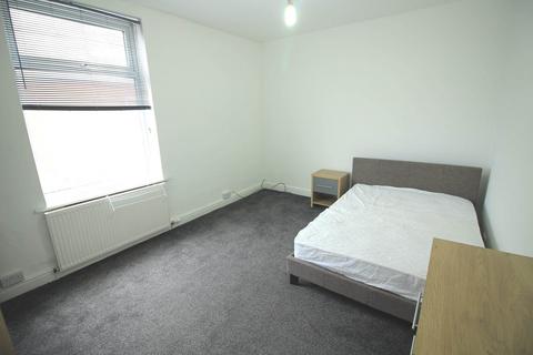 5 bedroom terraced house to rent, Nadine Street, Salford