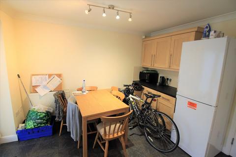 4 bedroom terraced house to rent, Bandy Fields Place, Broughton, Salford