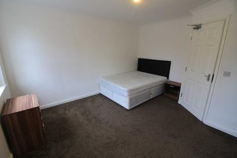 4 bedroom terraced house to rent - Bandy Fields Place, Salford