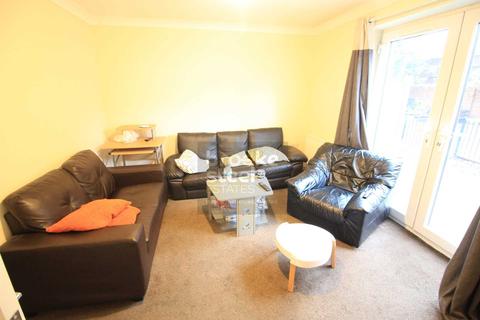 4 bedroom terraced house to rent - Bandy Fields Place, Salford