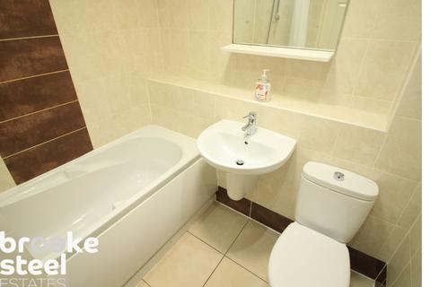 4 bedroom detached house to rent, Bandy Fields Place, Salford