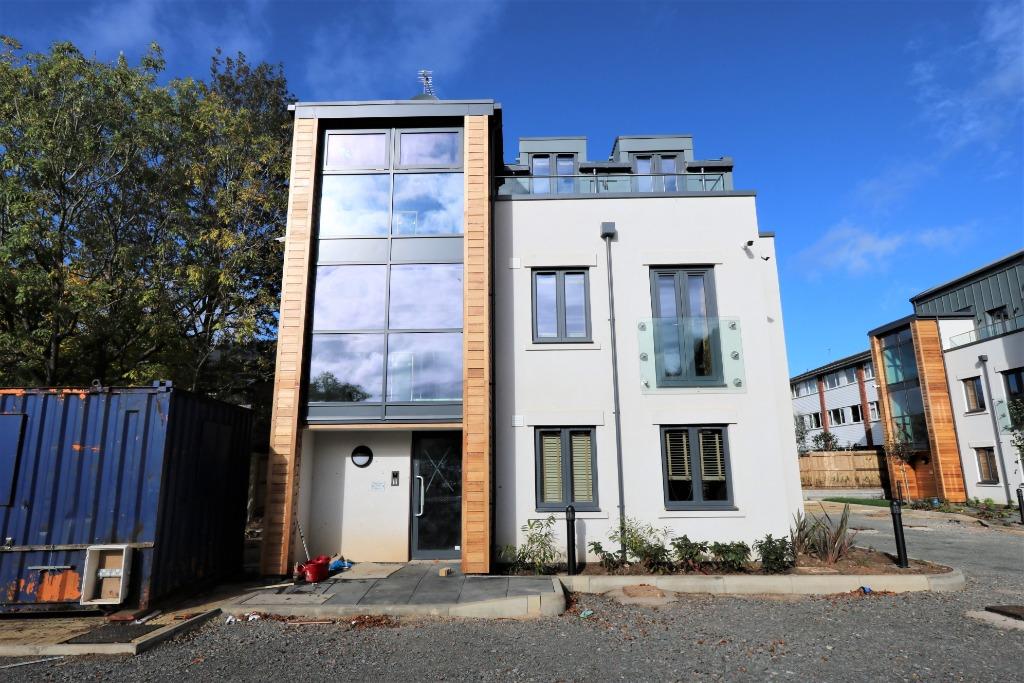 Manor Farm Close, Leamington Spa, CV32 2 bed flat £1,200 pcm (£277 pw)