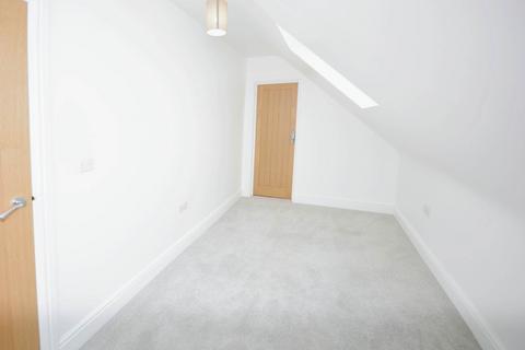 2 bedroom flat to rent, Broad Street, HP5