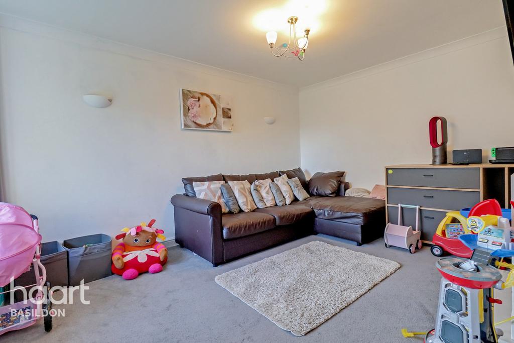 Gladwyns, Basildon 2 bed end of terrace house £260,000