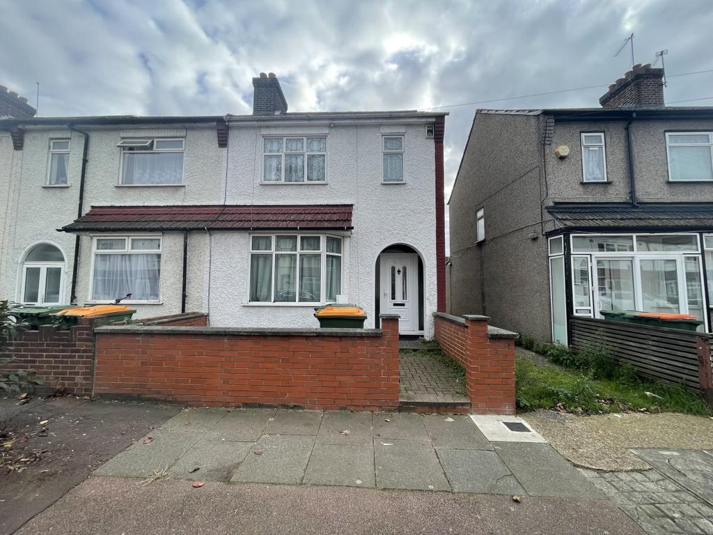 Stokes Road, East Ham 3 bed semidetached house £430,000