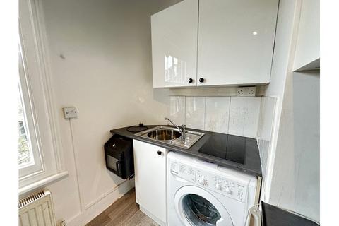 Studio to rent, Richmond Way, Brook Green W14