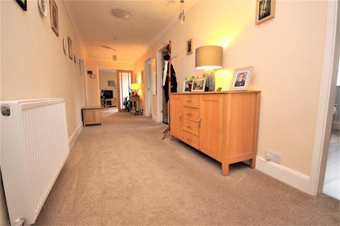 2 Cogdeane Road, Poole, BH17 9AS