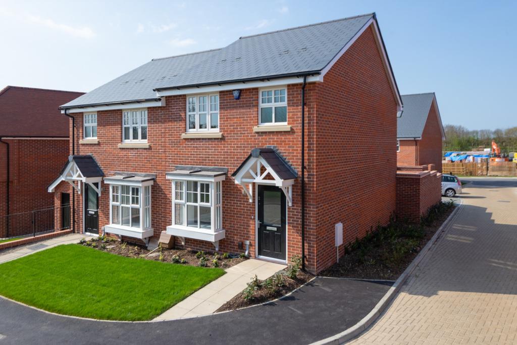 Bermelie Fields, Barming, Maidstone 3 bed semidetached house £1,450