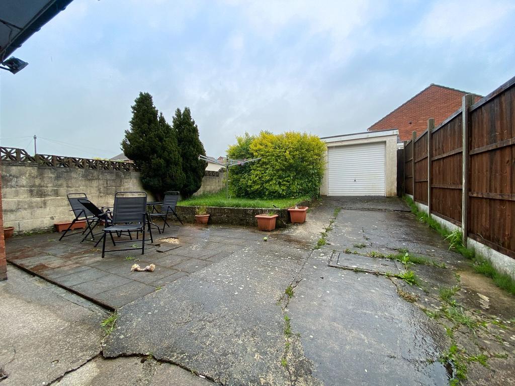 Garden with Garage Access