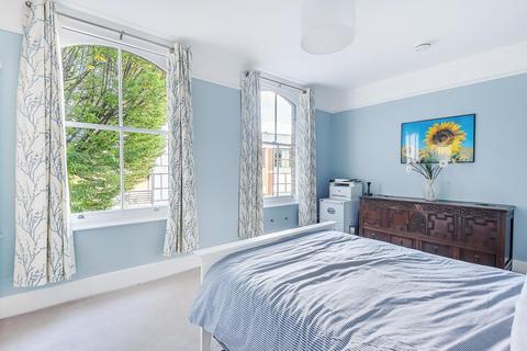 24 New Road, Hornsey, London, N8 8TA