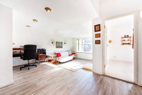3 bedroom apartment for sale, Pattison Road, Childs Hill
