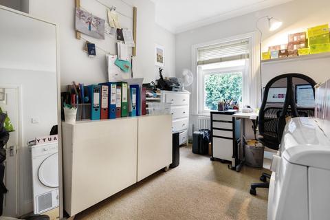 58 Park Lane, Teddington, TW11 0HX