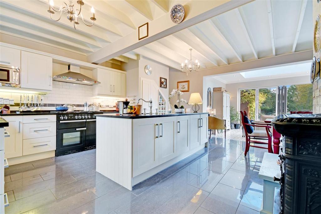 Kitchen / Dining
