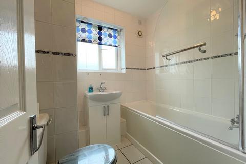 2 bedroom flat to rent - Greatfield Close,  London, SE4