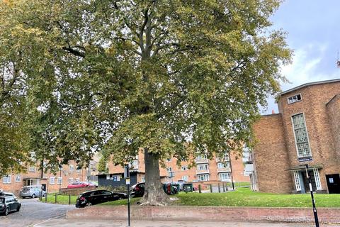 2 bedroom flat to rent - Greatfield Close,  London, SE4