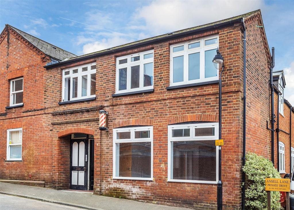 Ansell Road, Dorking, Surrey, RH4 2 bed apartment £325,000