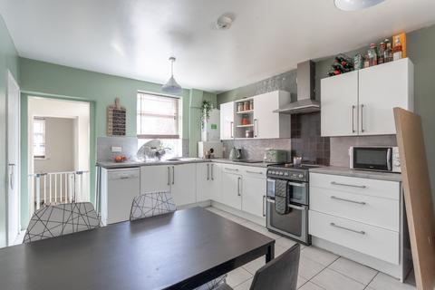 10 Cragside Walk, Leeds, LS5 3LX