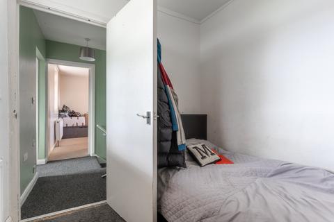 10 Cragside Walk, Leeds, LS5 3LX