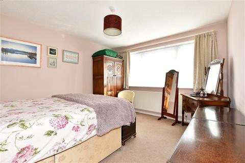 31 Copperfields, Lydd, Romney Marsh, TN29 9UU