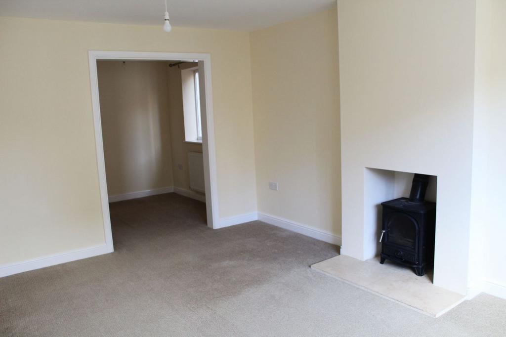 The Leys, Long Buckby, Northampton... 4 bed detached house £1,100 pcm