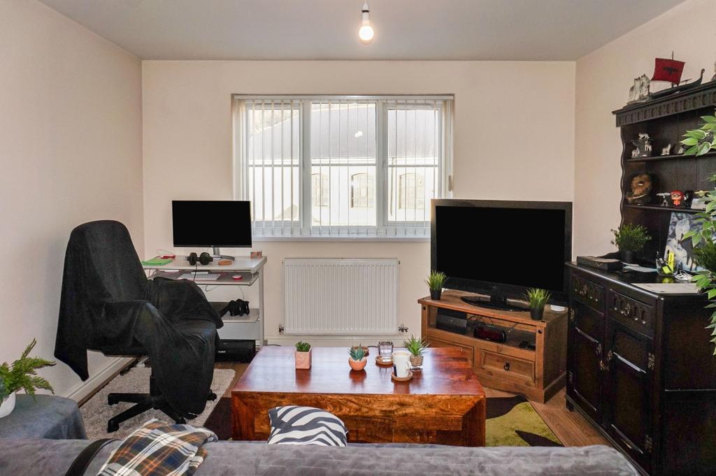 Station Road,Abercynon,Mountain Ash,CF45 4TA 1 bed flat for sale £90,000