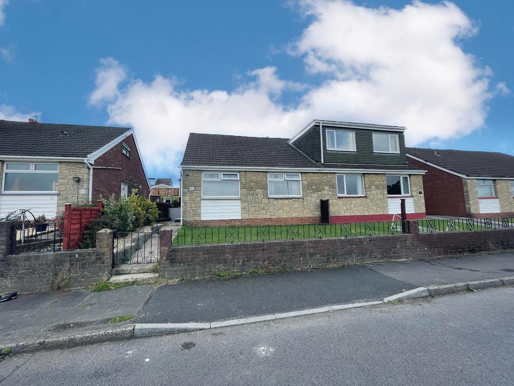 Forest Avenue,Cefn Hengoed,Hengoed,CF82 7HY 3 bed semidetached house