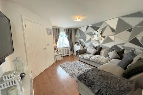2 Cae Canol, Hengoed, CF82 7RU