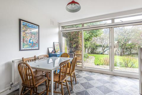 1 Red Post Hill, London, SE21 7BX