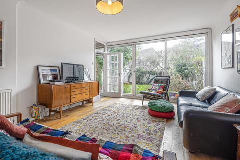 1 Red Post Hill, London, SE21 7BX