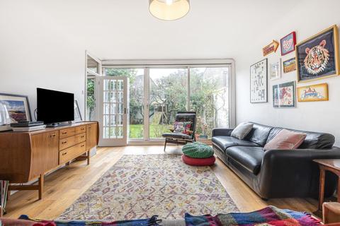 1 Red Post Hill, London, SE21 7BX