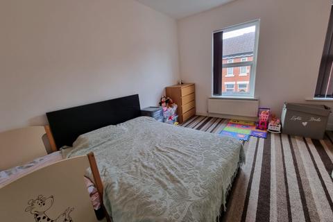 2 bedroom terraced house to rent, Manchester, M14