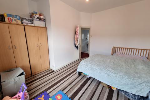 2 bedroom terraced house to rent, Manchester, M14