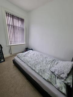 2 bedroom terraced house to rent, Manchester, M14