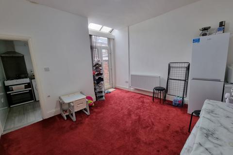 2 bedroom terraced house to rent, Manchester, M14