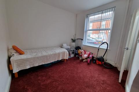 2 bedroom terraced house to rent, Manchester, M14