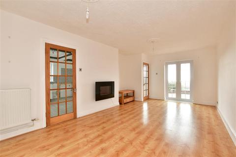 4 Montgomery Way, Folkestone, CT19 6LL