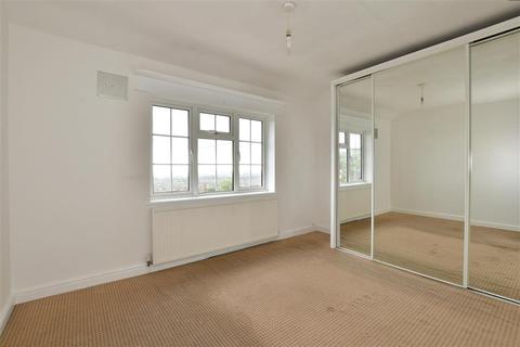 4 Montgomery Way, Folkestone, CT19 6LL